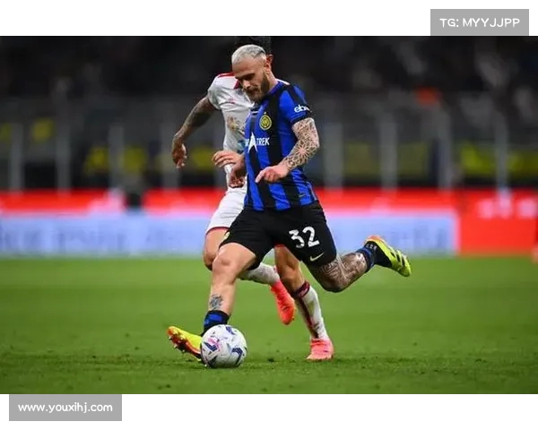 意大利足球甲级联赛卡利亚里卢文博头球得分